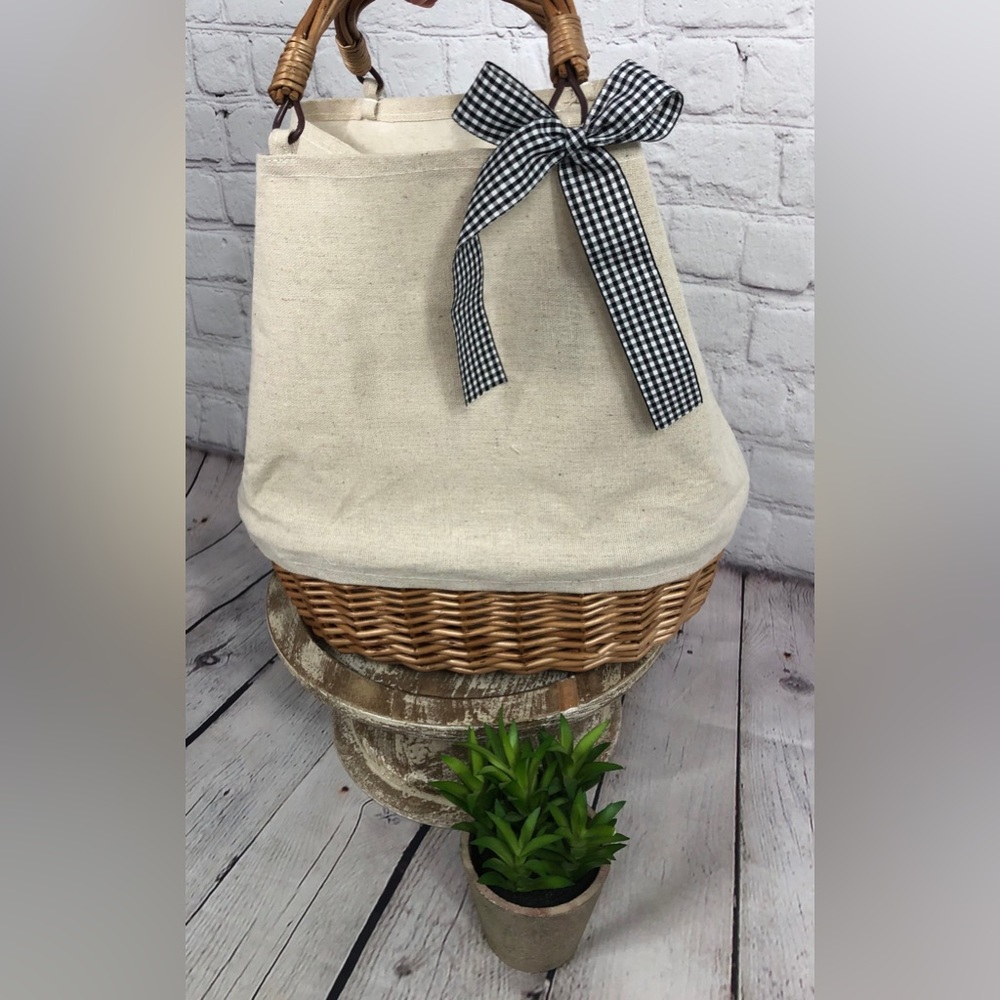NEW! Wicker Tote Bags (2 Color Options) - Picture 7 of 8